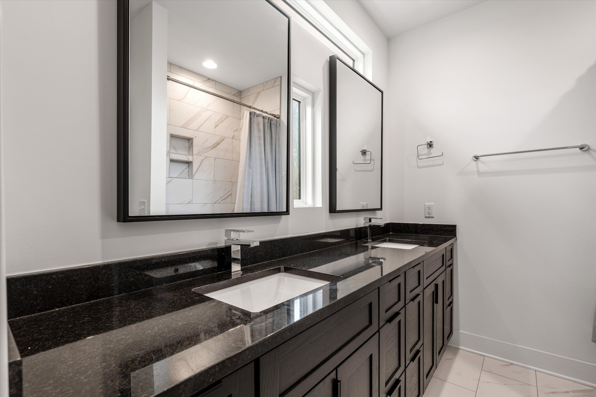 925 Weeping Willow Road, Unit D Hendersonville, TN 37075 - Photo 41 of 73 a bathroom with a sink and a mirror