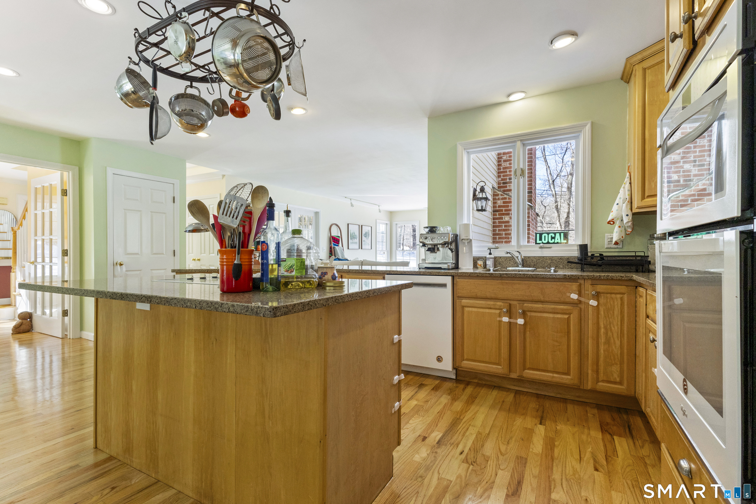 696 Green Hill Road Madison, CT 06443 - Photo 6 of 30