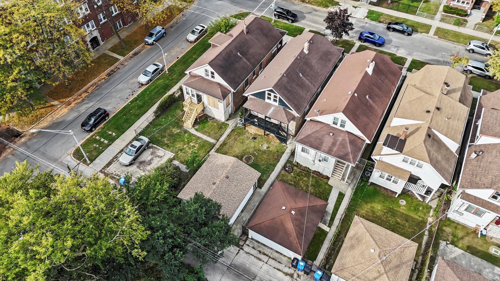 7955 South Colfax Avenue Chicago, IL 60617 - Photo 34 of 43 an aerial view of a house with a yard