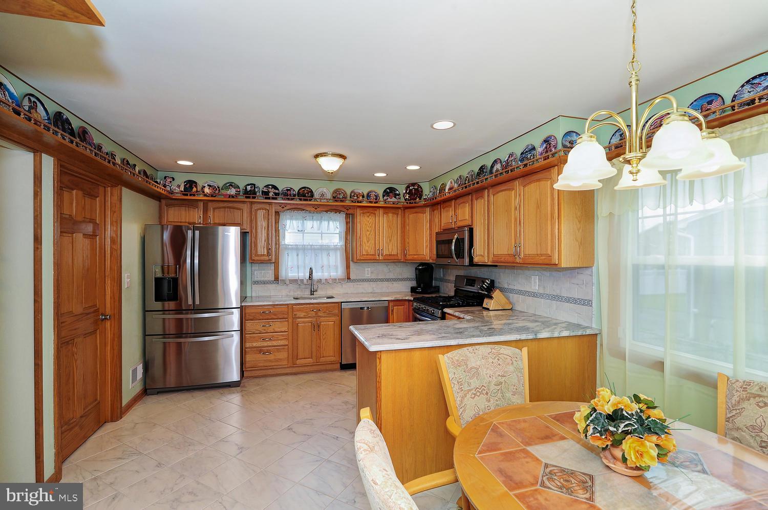 21 Weyburne Road Hamilton, NJ 08690 - Photo 14 of 41