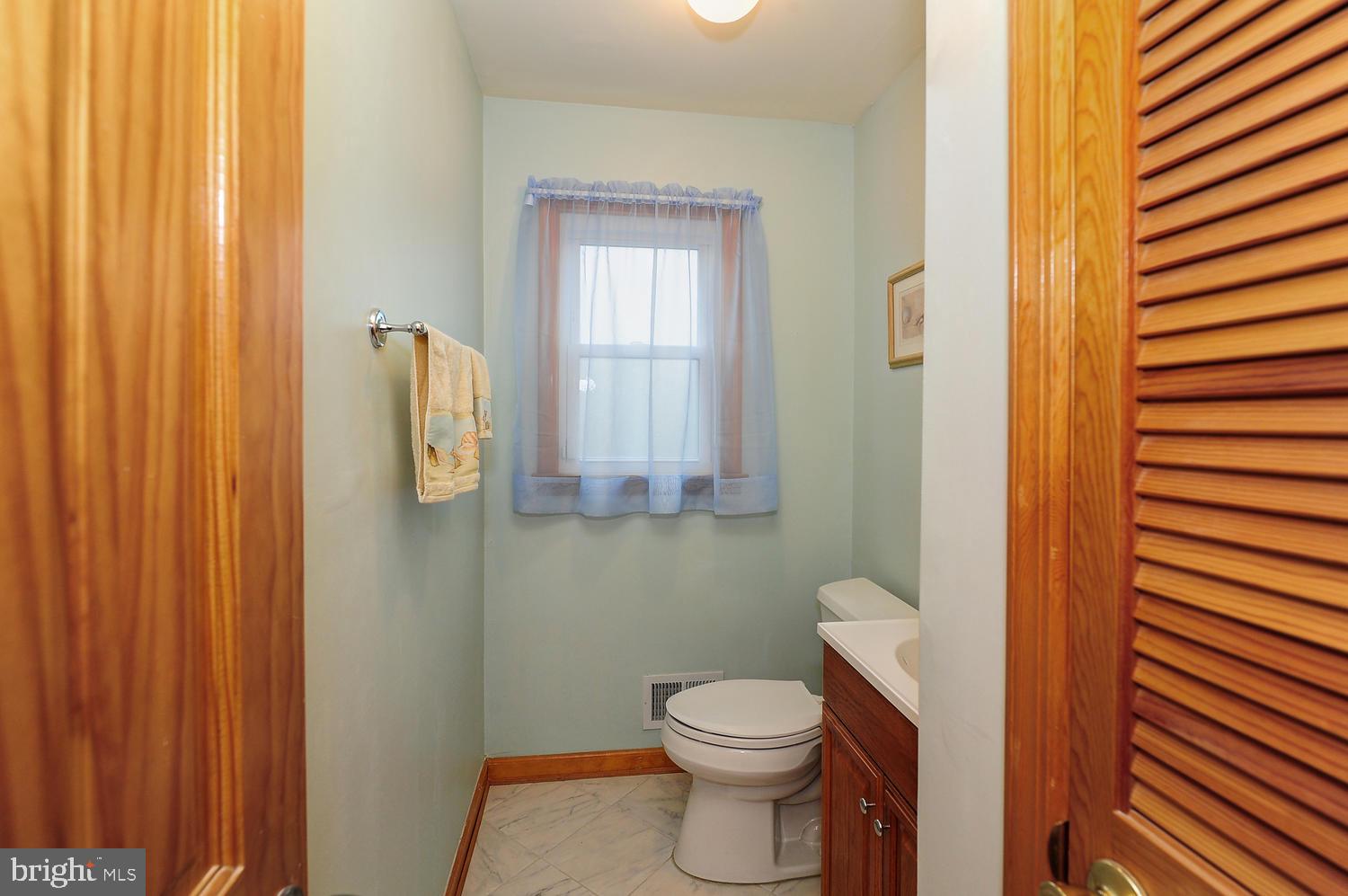 21 Weyburne Road Hamilton, NJ 08690 - Photo 23 of 41