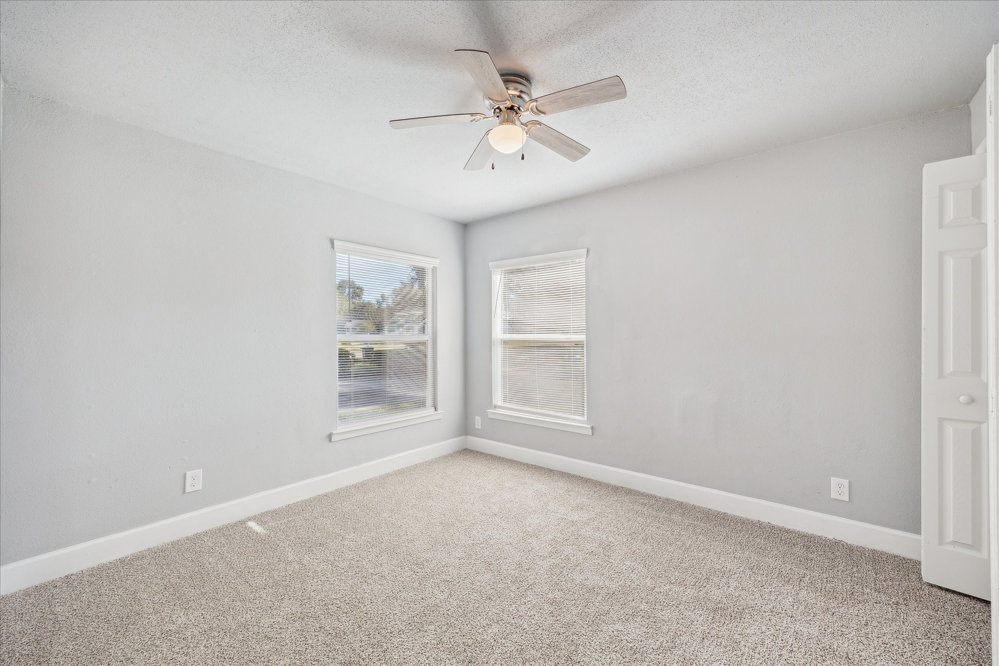 4523 Keystone Street Houston, TX 77021 - Photo 15 of 23 an empty room with fan and windows