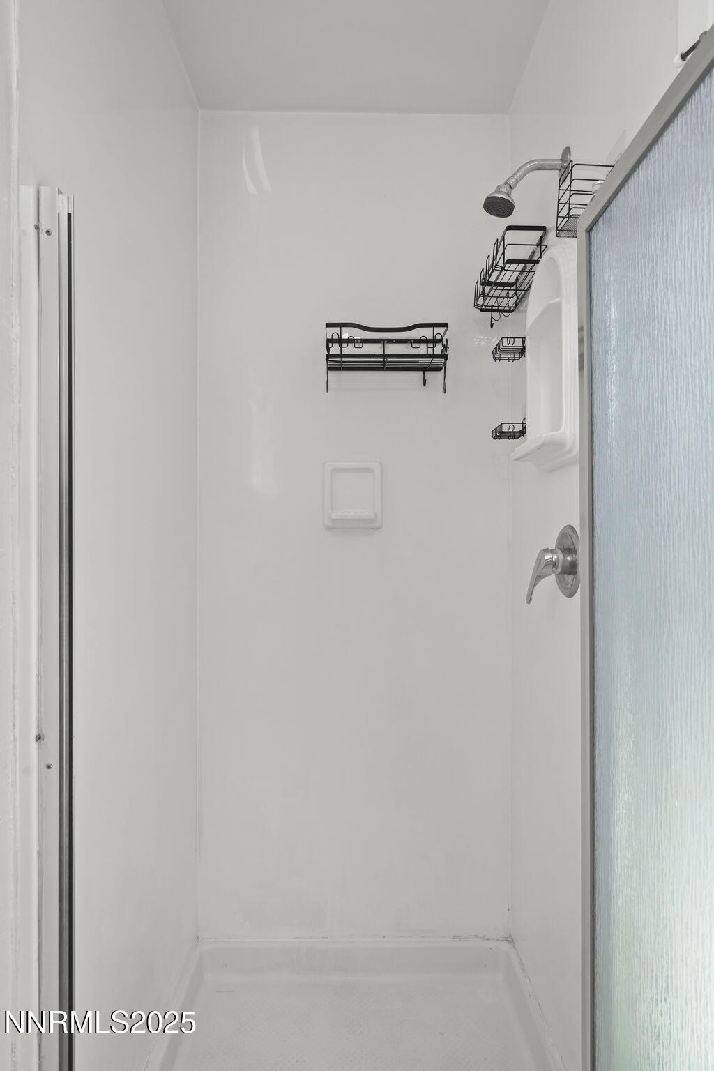1420 Exeter Way Reno, NV 89503 - Photo 19 of 34 a bathroom with a shower