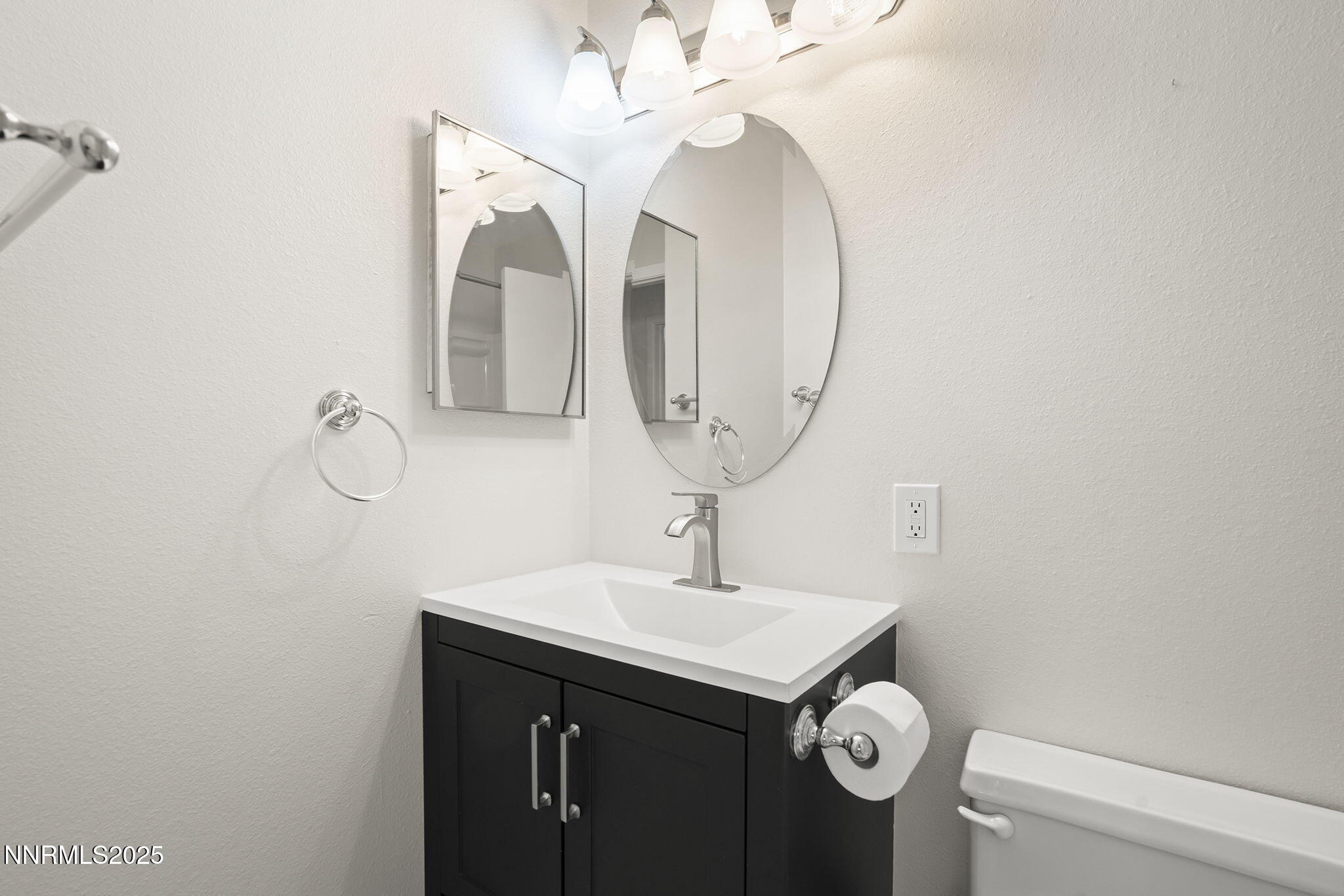 1420 Exeter Way Reno, NV 89503 - Photo 26 of 34 a bathroom with a sink and a mirror