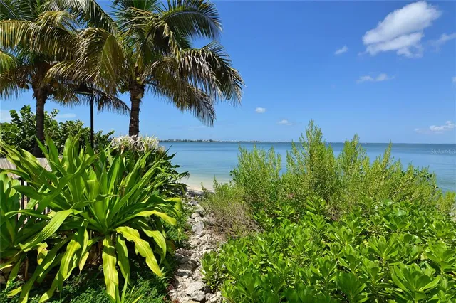 $895,000 | 11 Sunset Drive, Unit 505, Sarasota, FL 34236