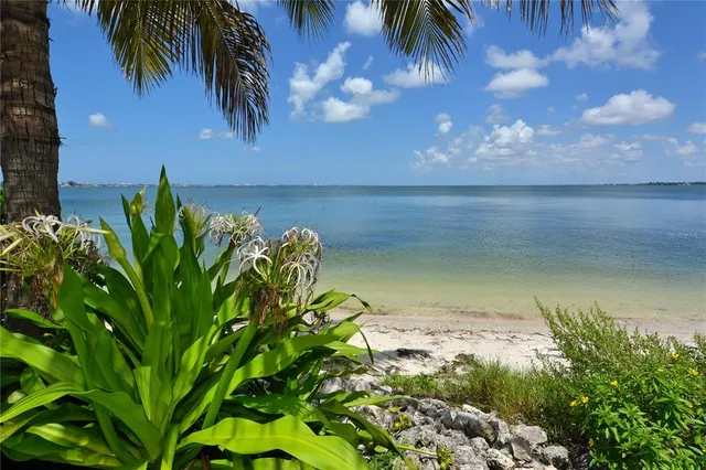 $895,000 | 11 Sunset Drive, Unit 505, Sarasota, FL 34236