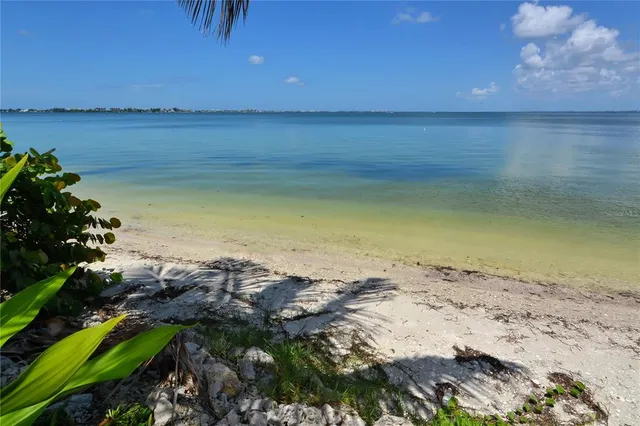 $895,000 | 11 Sunset Drive, Unit 505, Sarasota, FL 34236