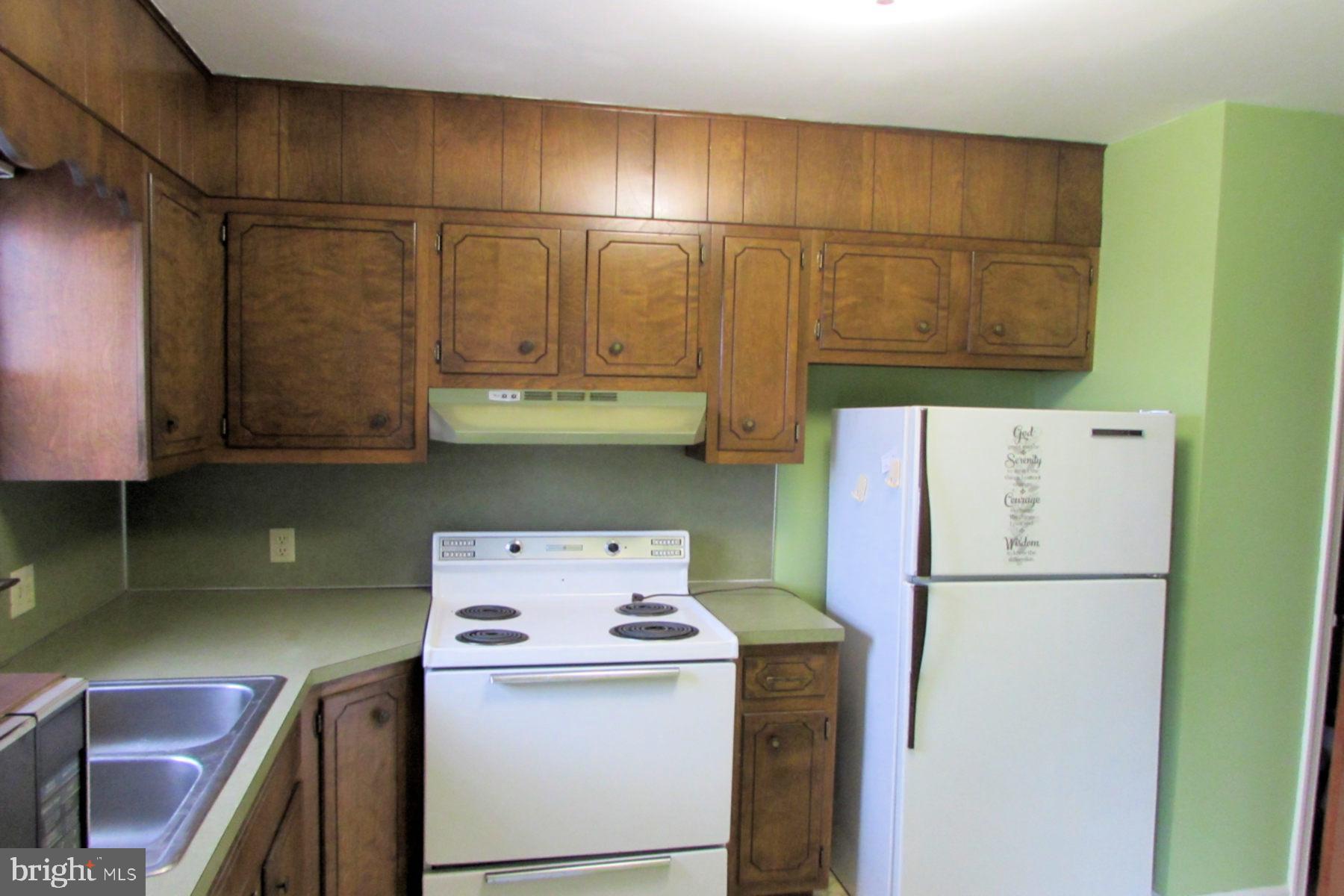 208 Maple Street Lebanon, PA 17046 - Photo 6 of 15 Kitchen