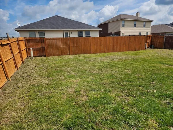 $2,000 | 12808 Kingsgate Drive, Rhome, TX 76078