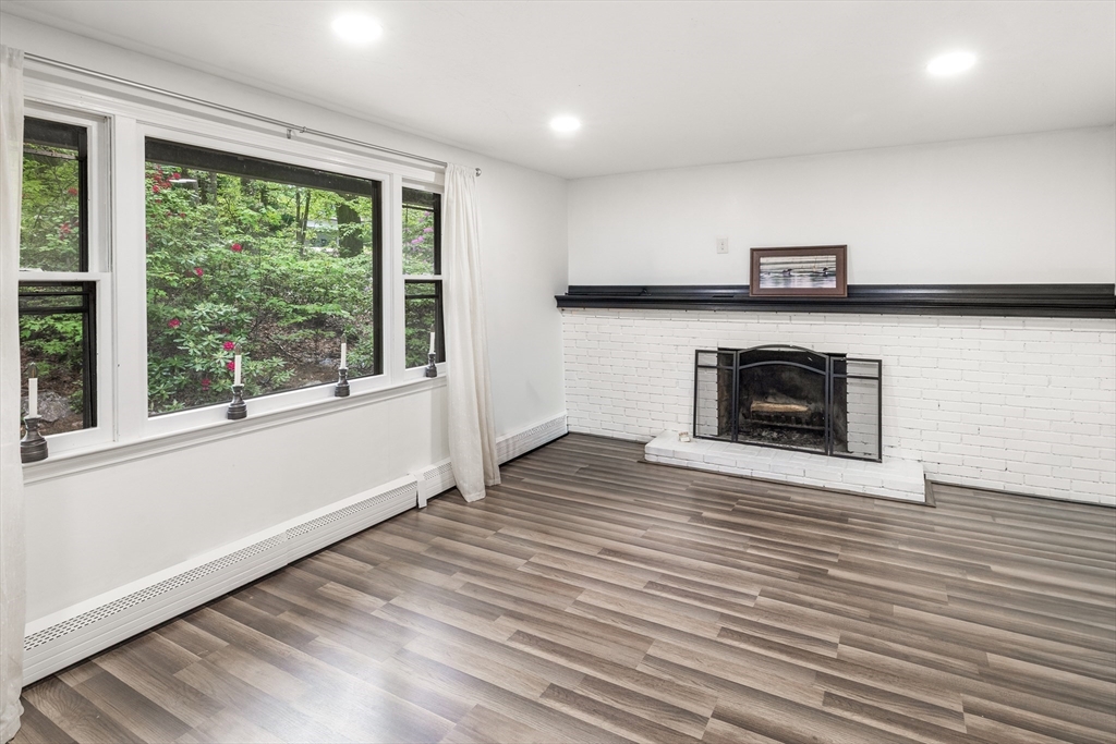 9 Colonial Road Sutton, MA 01590 - Photo 5 of 35