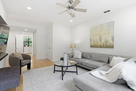 $550,000 | 1816 North Spaulding Avenue, Unit 1, Chicago, IL 60647