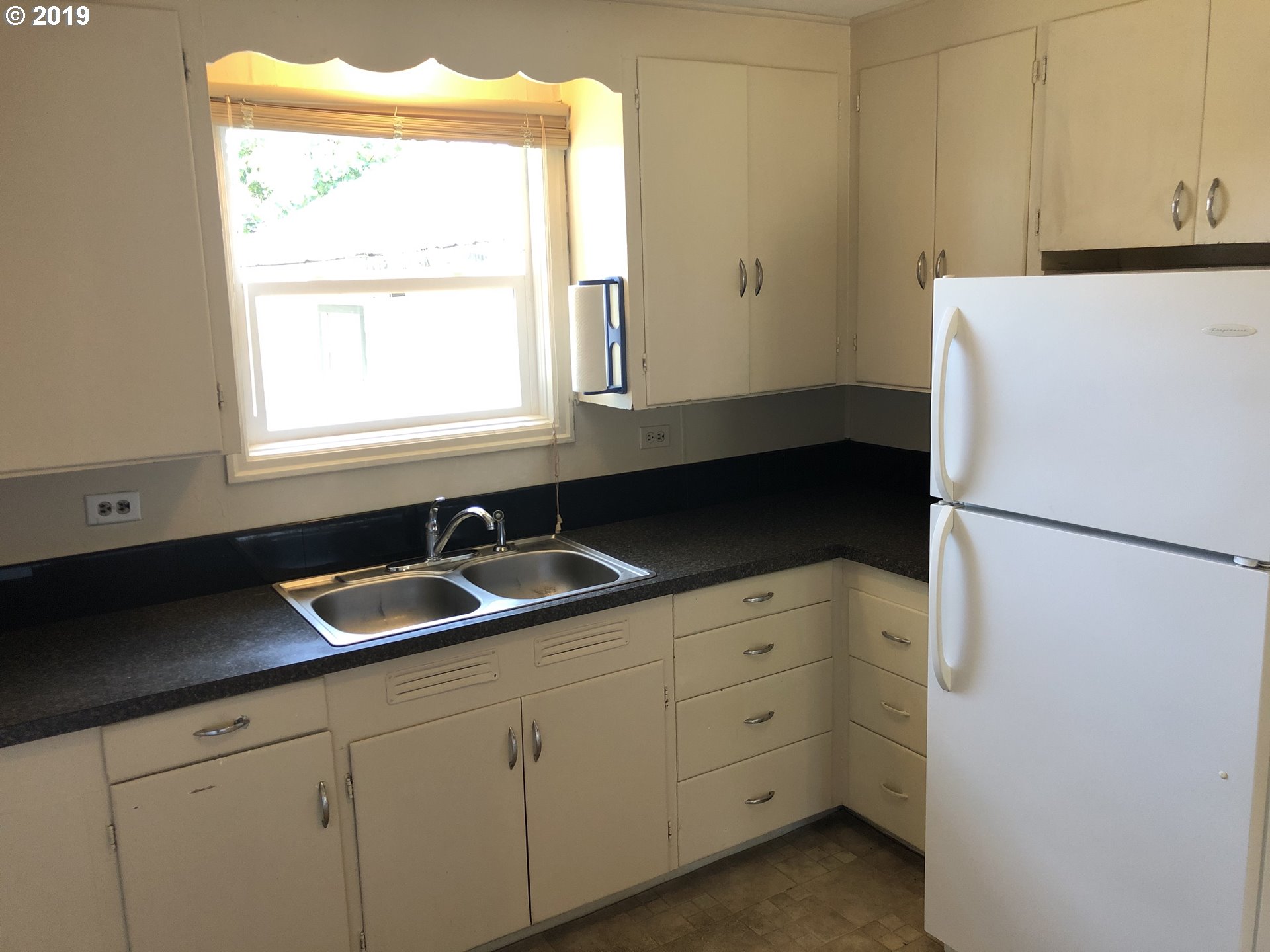 342 Southeast Sheridan Road Sheridan, OR 97378 - Photo 8 of 16 Kitchen