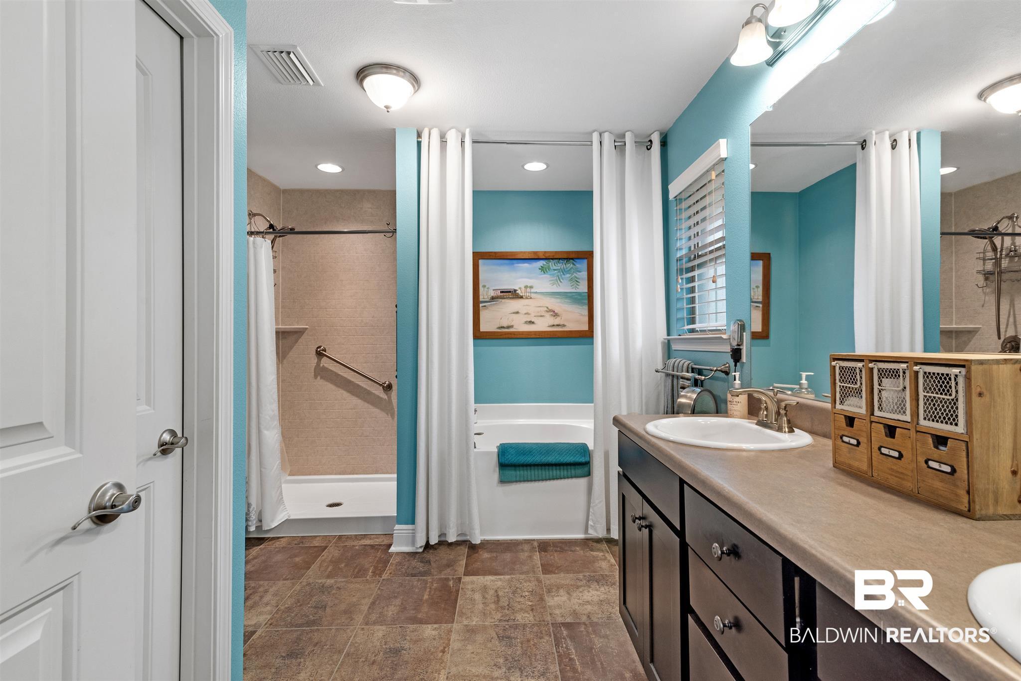 1701 Firefly Lane Foley, AL 36535 - Photo 26 of 37 Master bath