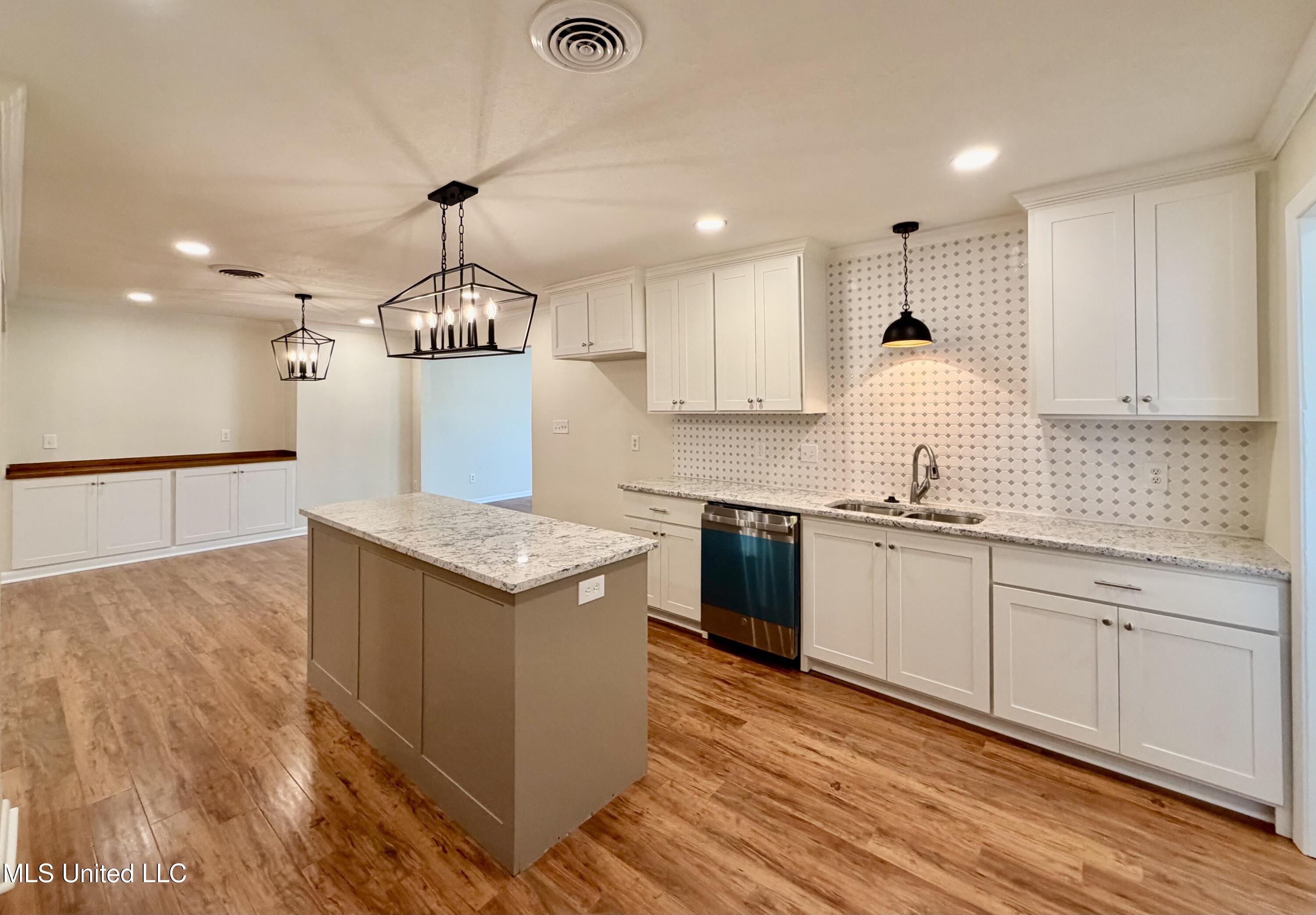 1406 Post Road Clinton, MS 39056 - Photo 12 of 42 IMG_0139