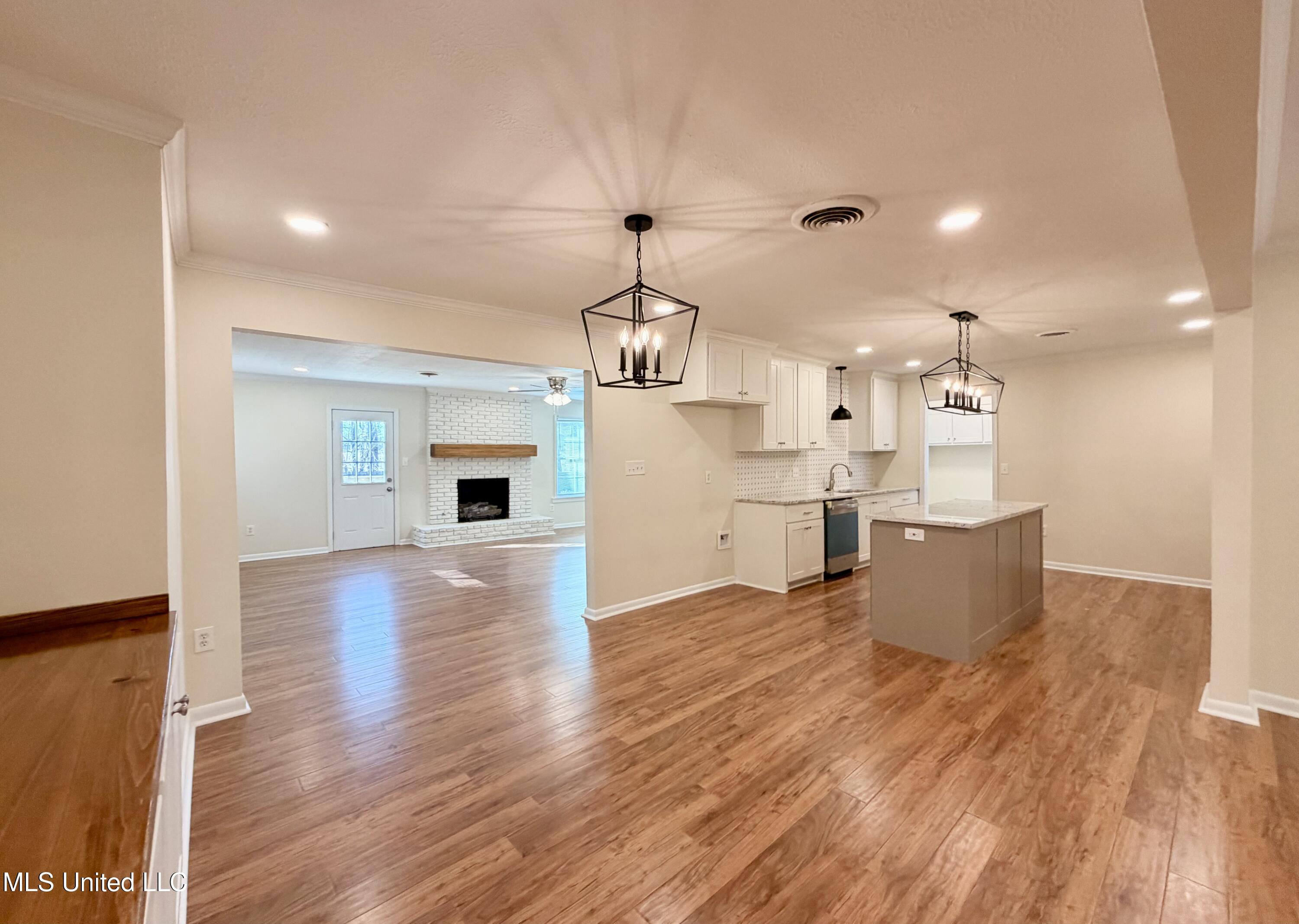 1406 Post Road Clinton, MS 39056 - Photo 8 of 42 IMG_0131