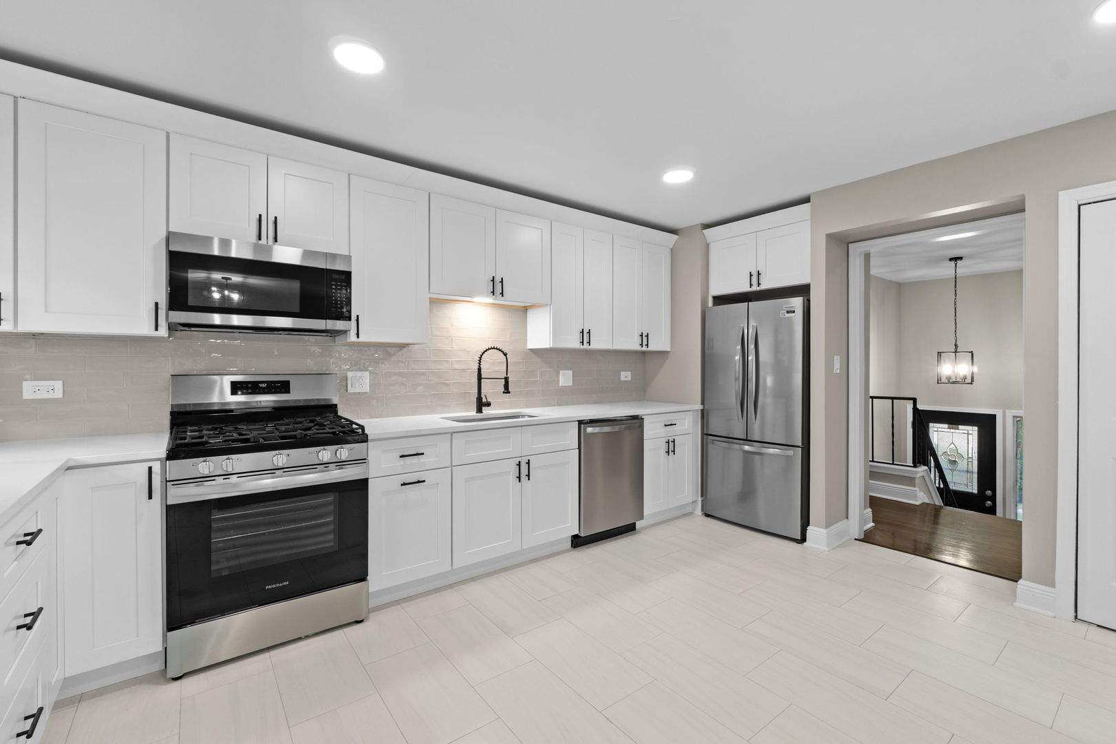 1180 Cobble Hill Court Hoffman Estates, IL 60169 - Photo 10 of 34