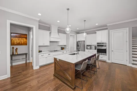 $675,000 | 1924 Rhonda Drive, Christiana, TN 37037
