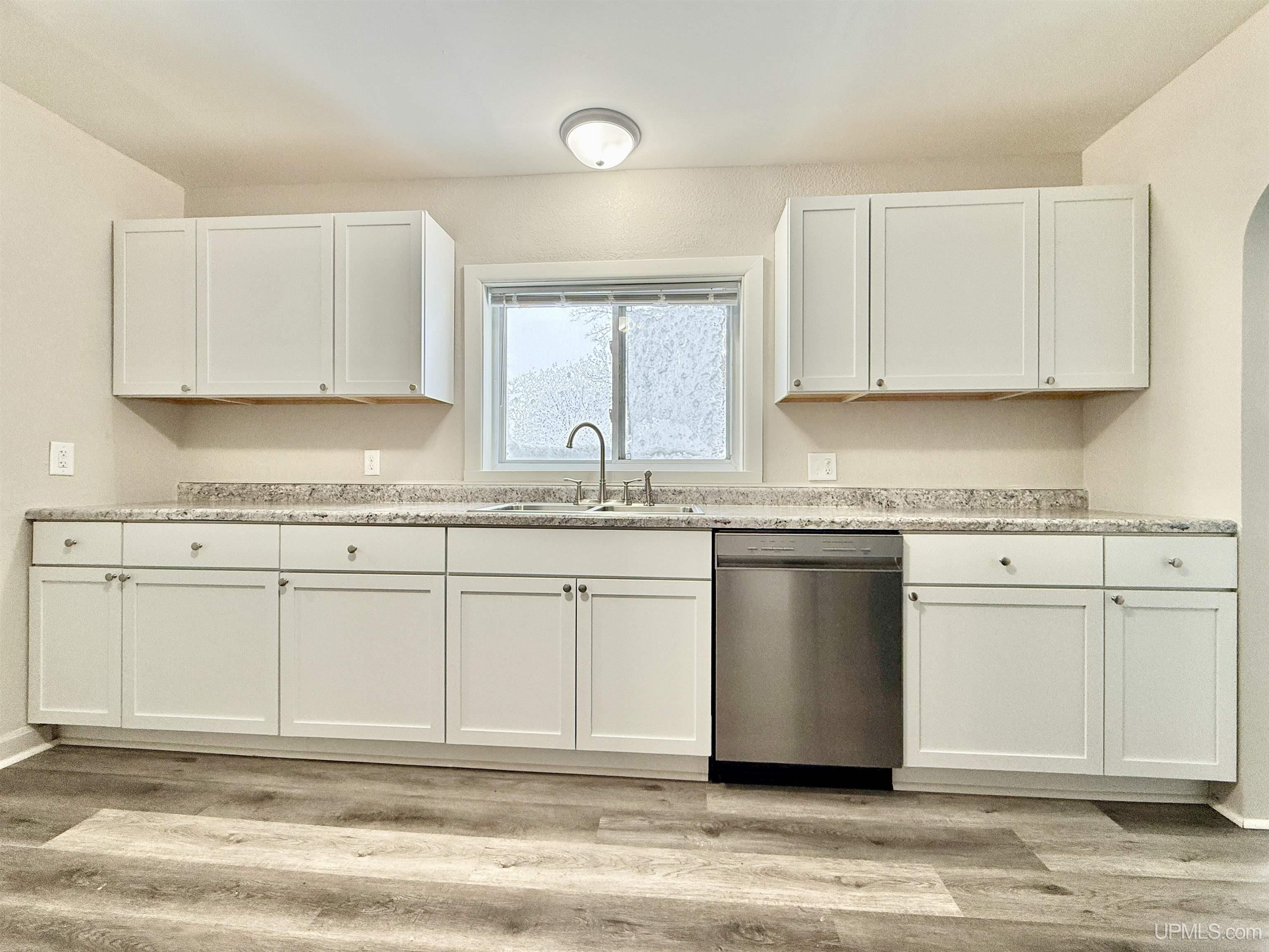 1031 Sheridan Road Escanaba, MI 49829 - Photo 4 of 23