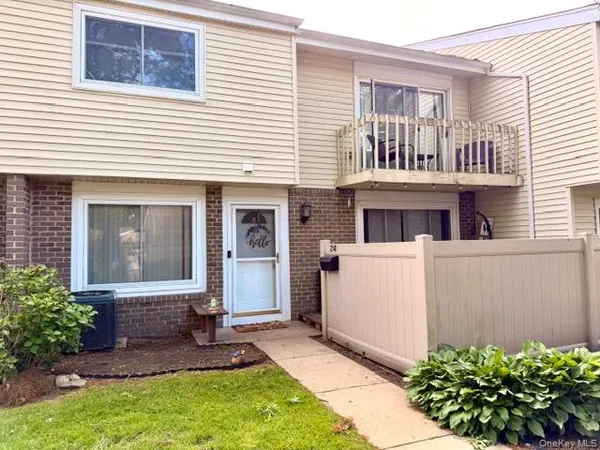 $465,000 | 214 Springmeadow Drive, Unit I, Holbrook, NY 11741