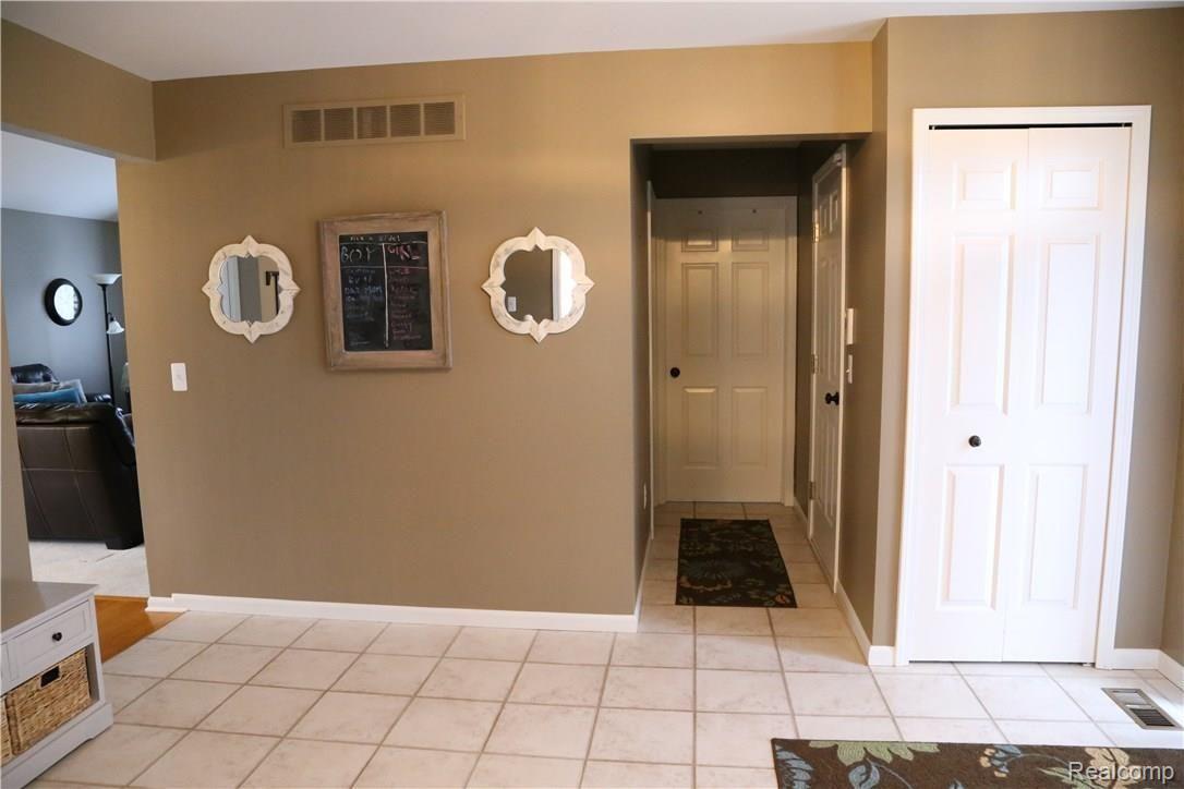 8331 Frederick Drive Washington, MI 48094 - Photo 6 of 47 37 - IMG_1119.JPG
