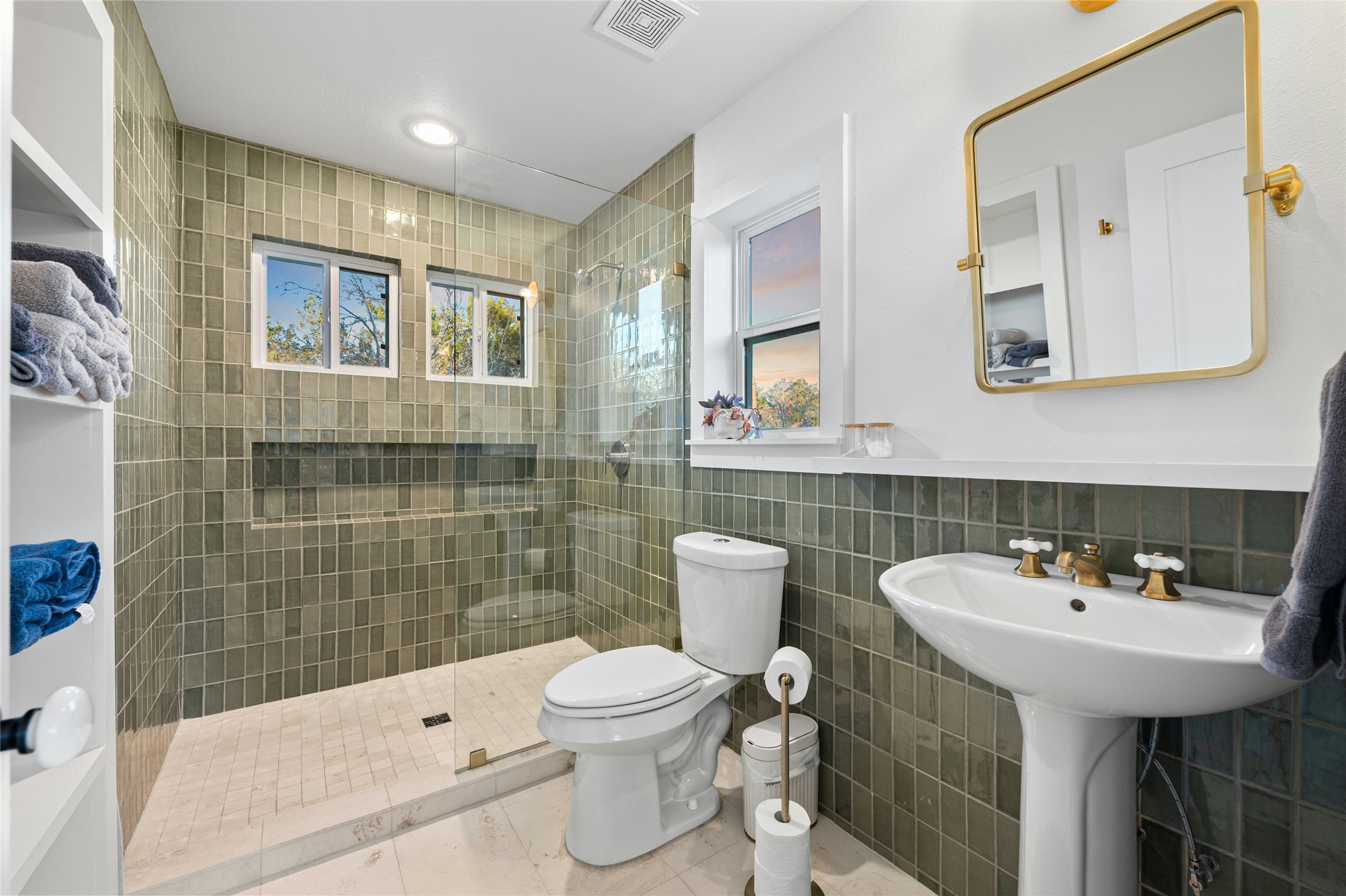 550 Cliffside Road Wimberley, TX 78676 - Photo 27 of 35 a bathroom with a sink toilet and shower