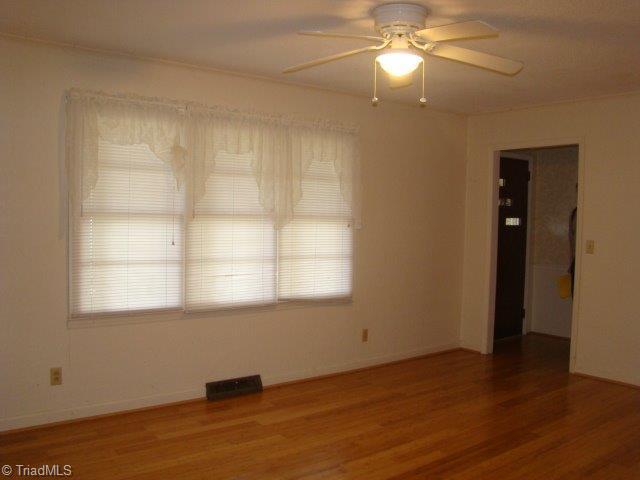 3233 Brower Mill Road Seagrove, NC 27341 - Photo 4 of 16 Living Room.