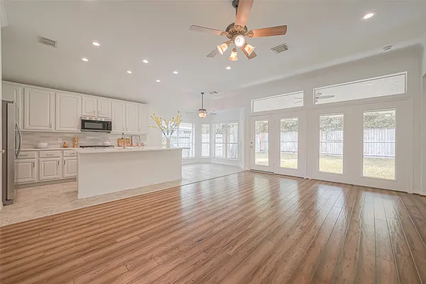 $3,100 | 41 West Sienna Place, The Woodlands, TX 77382