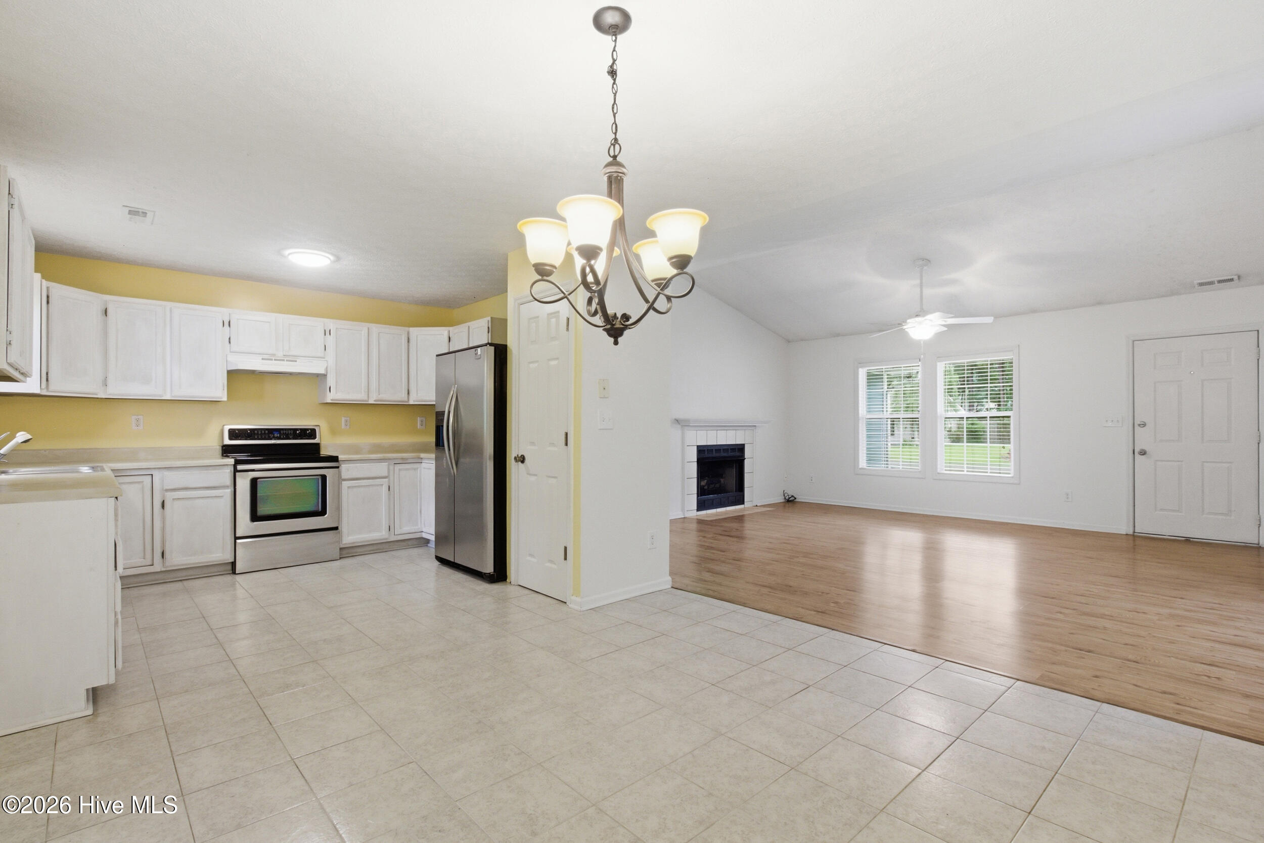 5709 County Line Road New Bern, NC 28562 - Photo 8 of 39 Kitchen / Dining