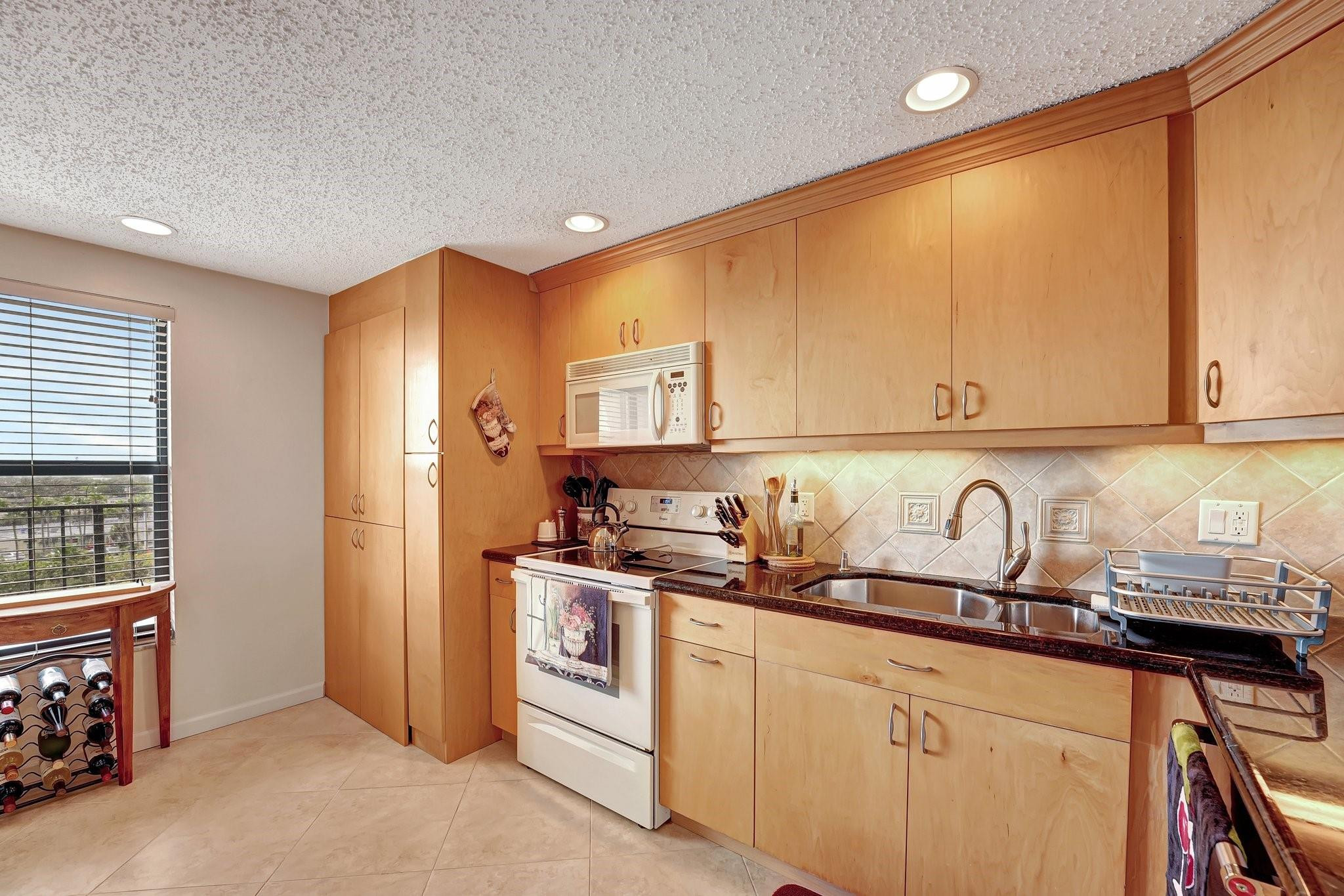 1631 Riverview Road, Unit 705 Deerfield Beach, FL 33441 - Photo 7 of 35 Photo 7
