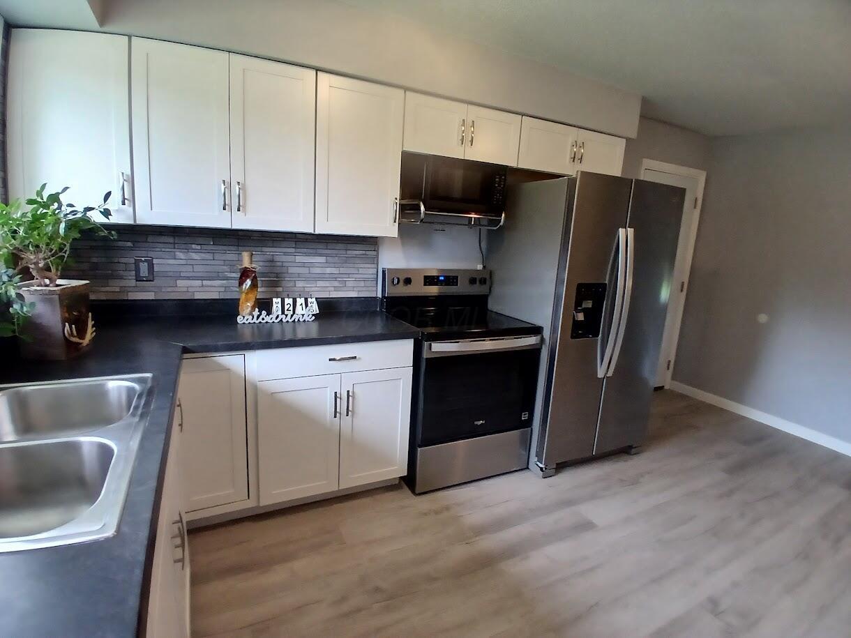 2489 Lipton Road Columbus, OH 43232 - Photo 5 of 26 kitchen