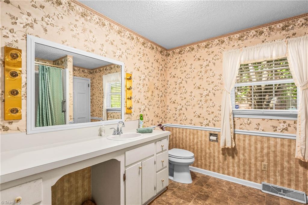 131 Ridge Street Jonesville, NC 28642 - Photo 20 of 49