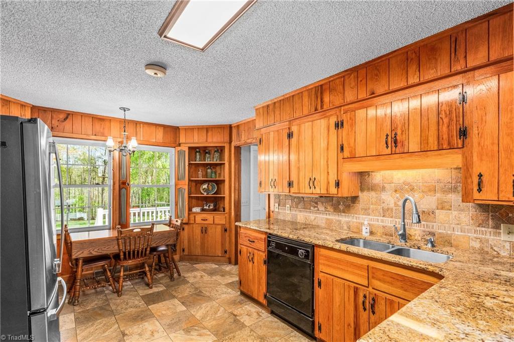 131 Ridge Street Jonesville, NC 28642 - Photo 9 of 49