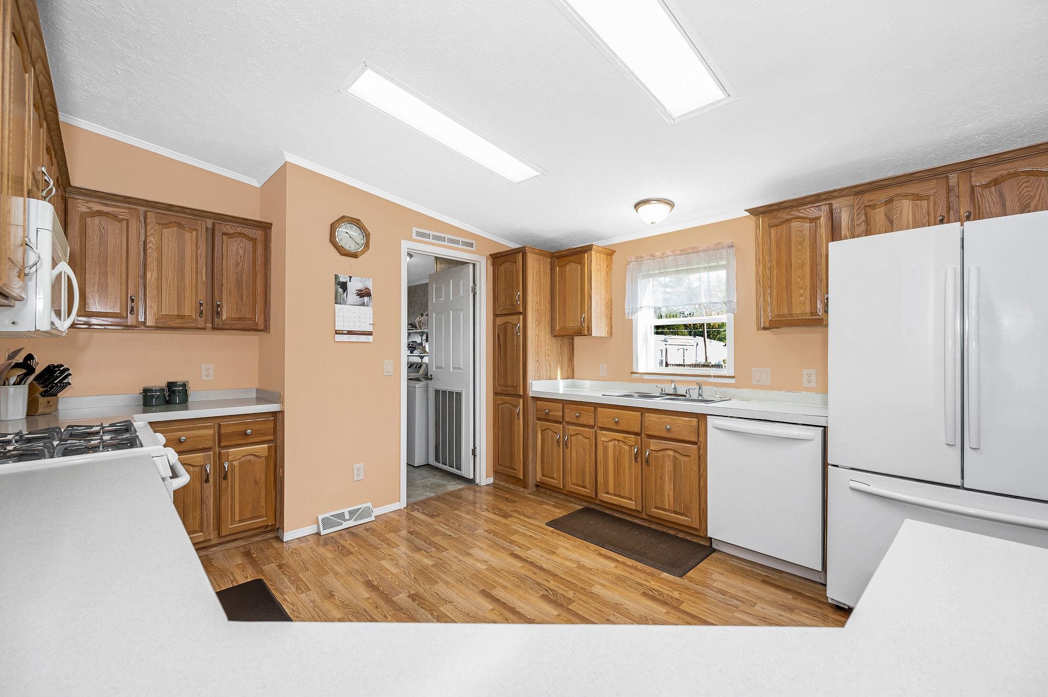 18 Winter Street Salem, NH 03079 - Photo 4 of 35