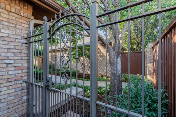 a view of a pathway of a house