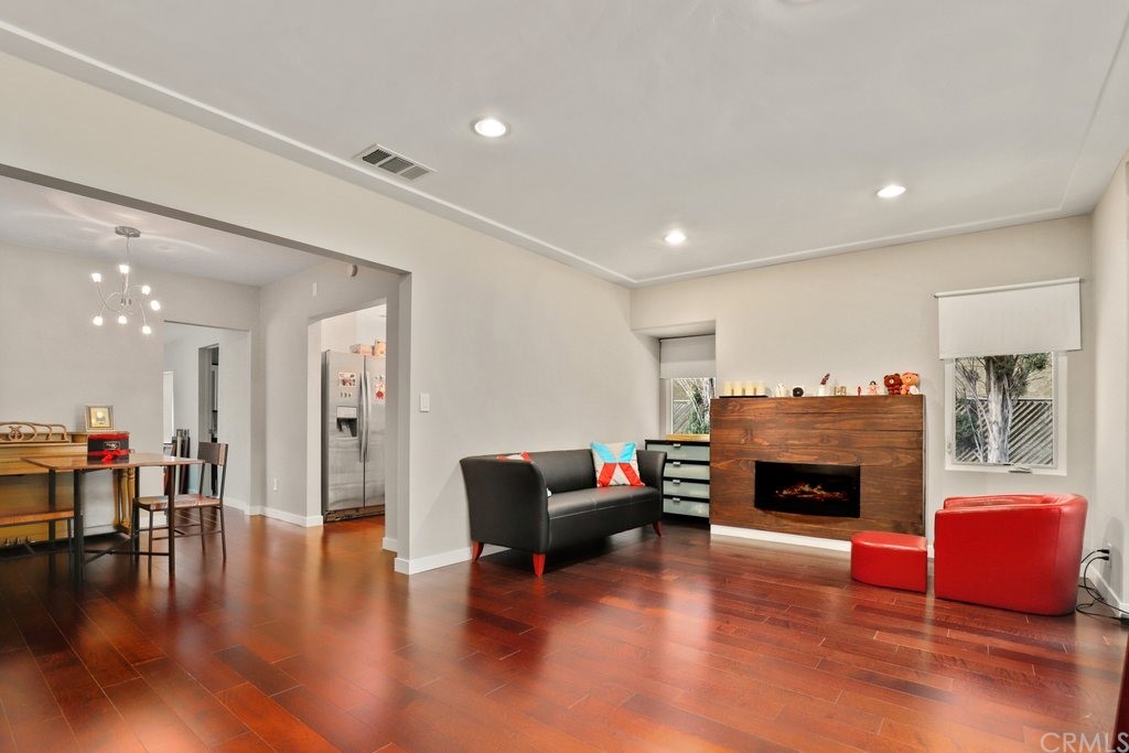 409 Sonora Avenue Glendale, CA 91201 - Photo 4 of 25