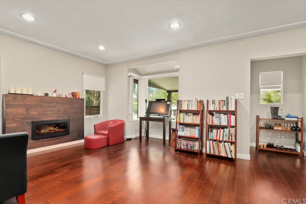 409 Sonora Avenue Glendale, CA 91201 - Photo 5 of 25