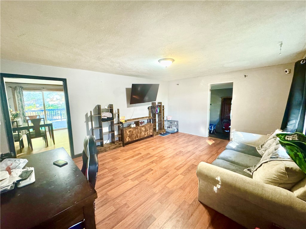 198 Colvintown Road Coventry, RI 02816 - Photo 4 of 29