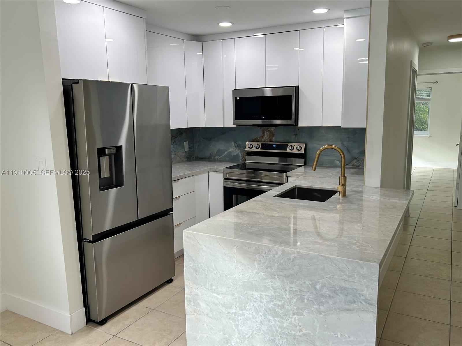 184 Adobe Casa Ct Drive, Unit 184 Tavernier, FL 33070 - Photo 2 of 9 a kitchen with stainless steel appliances a refrigerator and a stove top oven
