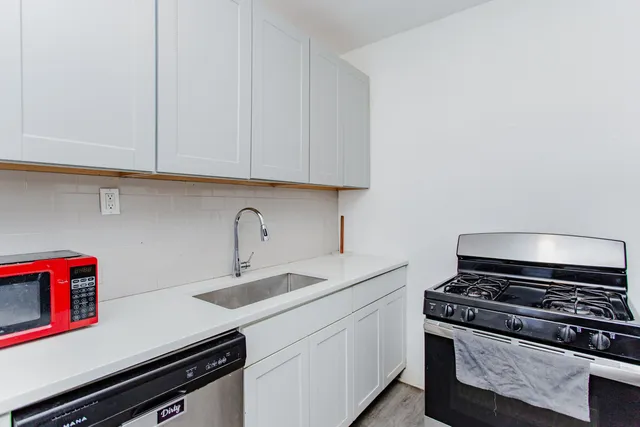 $135,000 | 1703 West Wallen Avenue, Unit 1C, Chicago, IL 60626