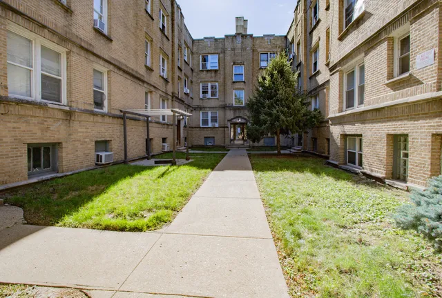 $135,000 | 1703 West Wallen Avenue, Unit 1C, Chicago, IL 60626