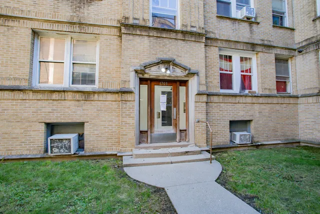$135,000 | 1703 West Wallen Avenue, Unit 1C, Chicago, IL 60626