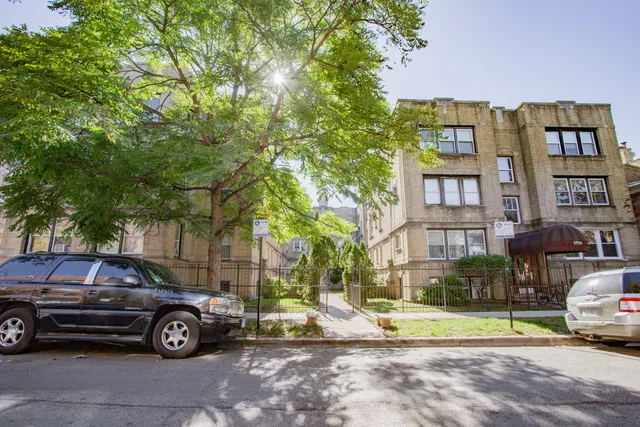 $135,000 | 1703 West Wallen Avenue, Unit 1C, Chicago, IL 60626