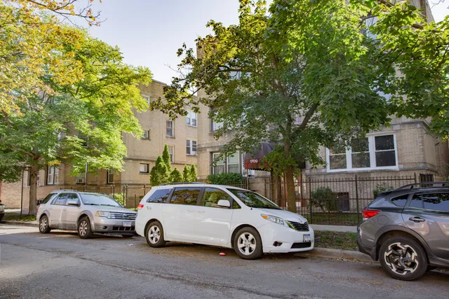 $135,000 | 1703 West Wallen Avenue, Unit 1C, Chicago, IL 60626