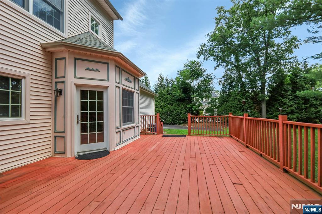 765 Colonial Road Franklin Lakes, NJ 07417 - Photo 10 of 45