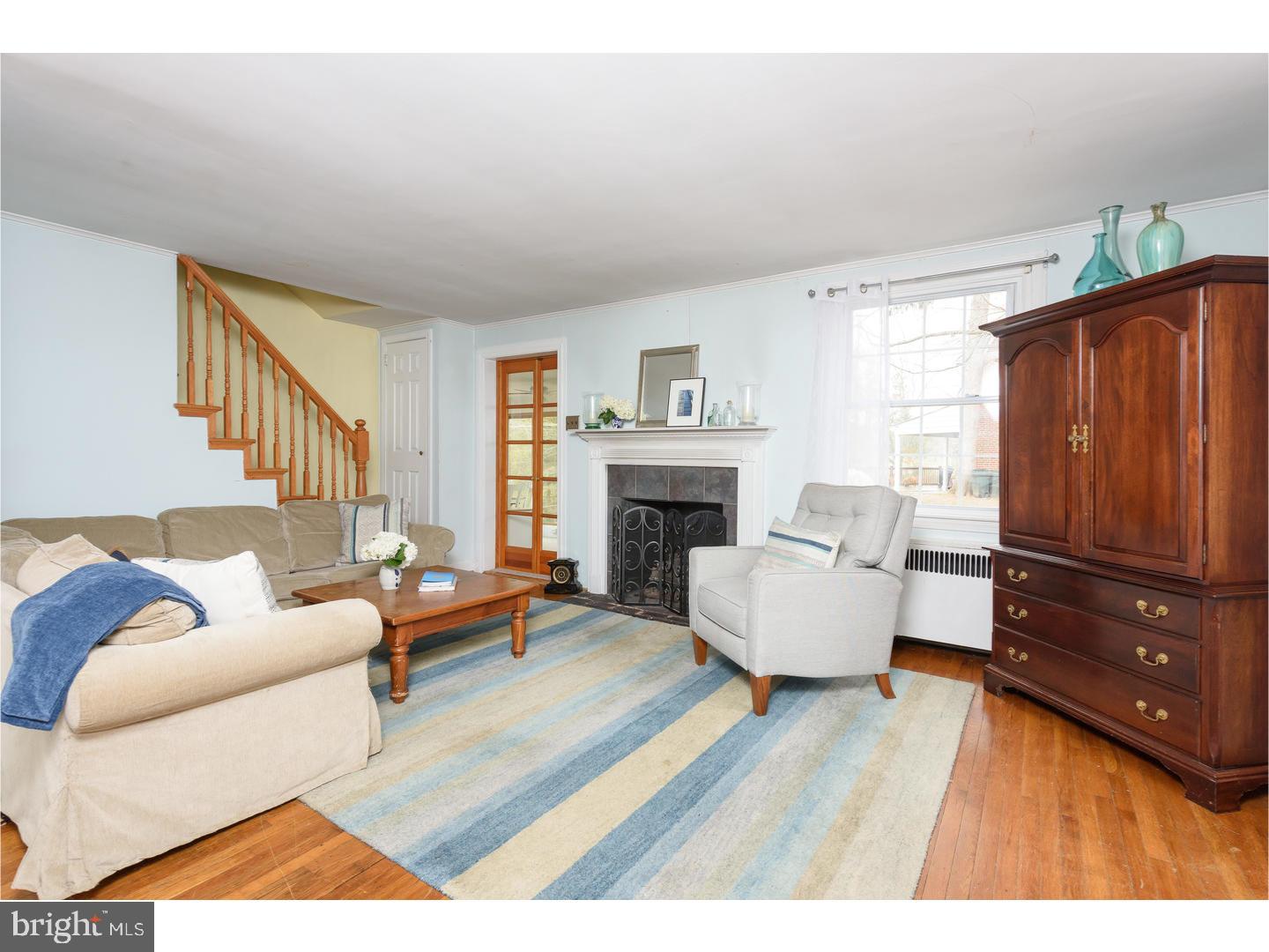 25 Medbury Road Wallingford, PA 19086 - Photo 12 of 25 Living Room