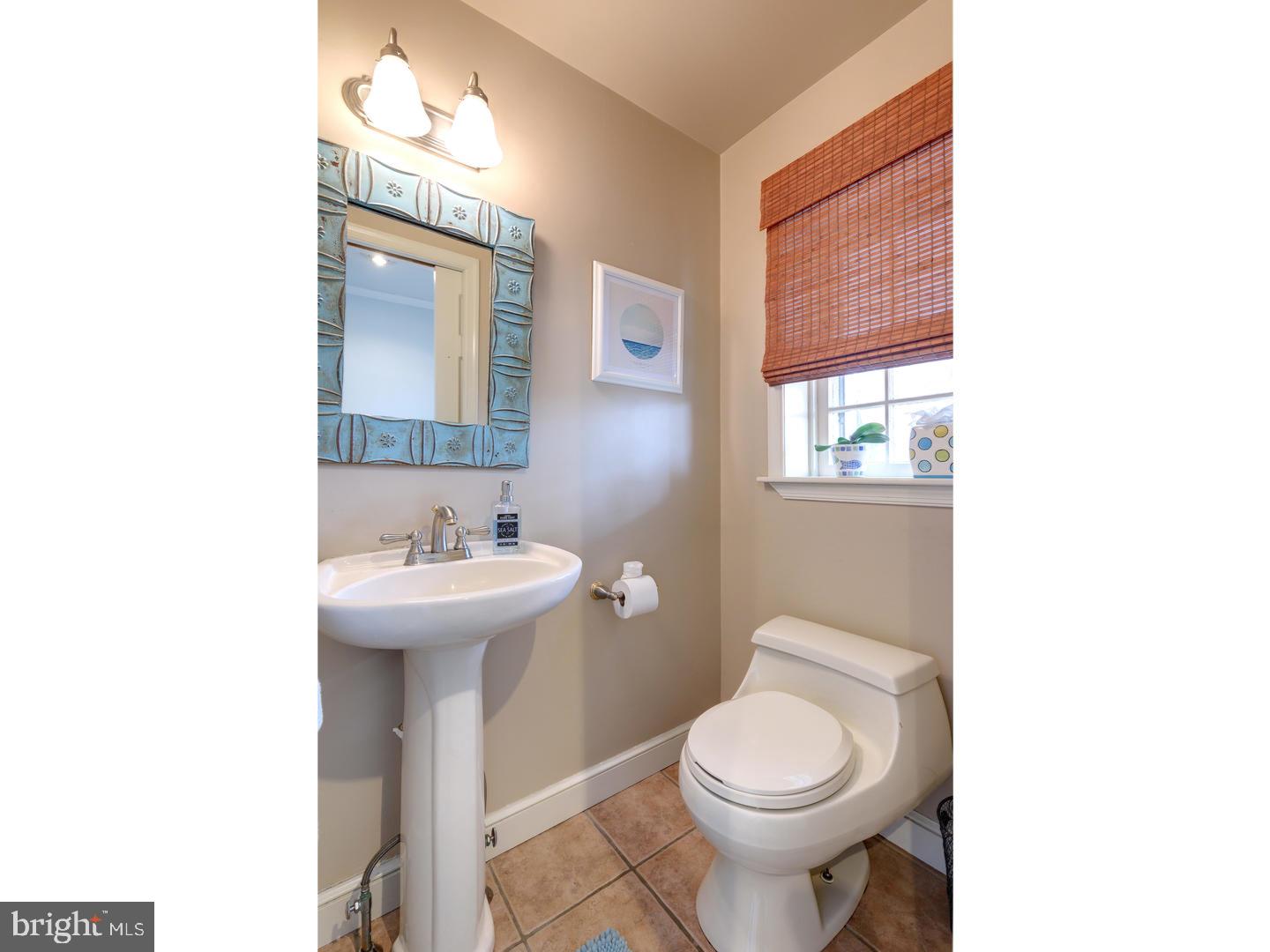 25 Medbury Road Wallingford, PA 19086 - Photo 16 of 25 Half Bath