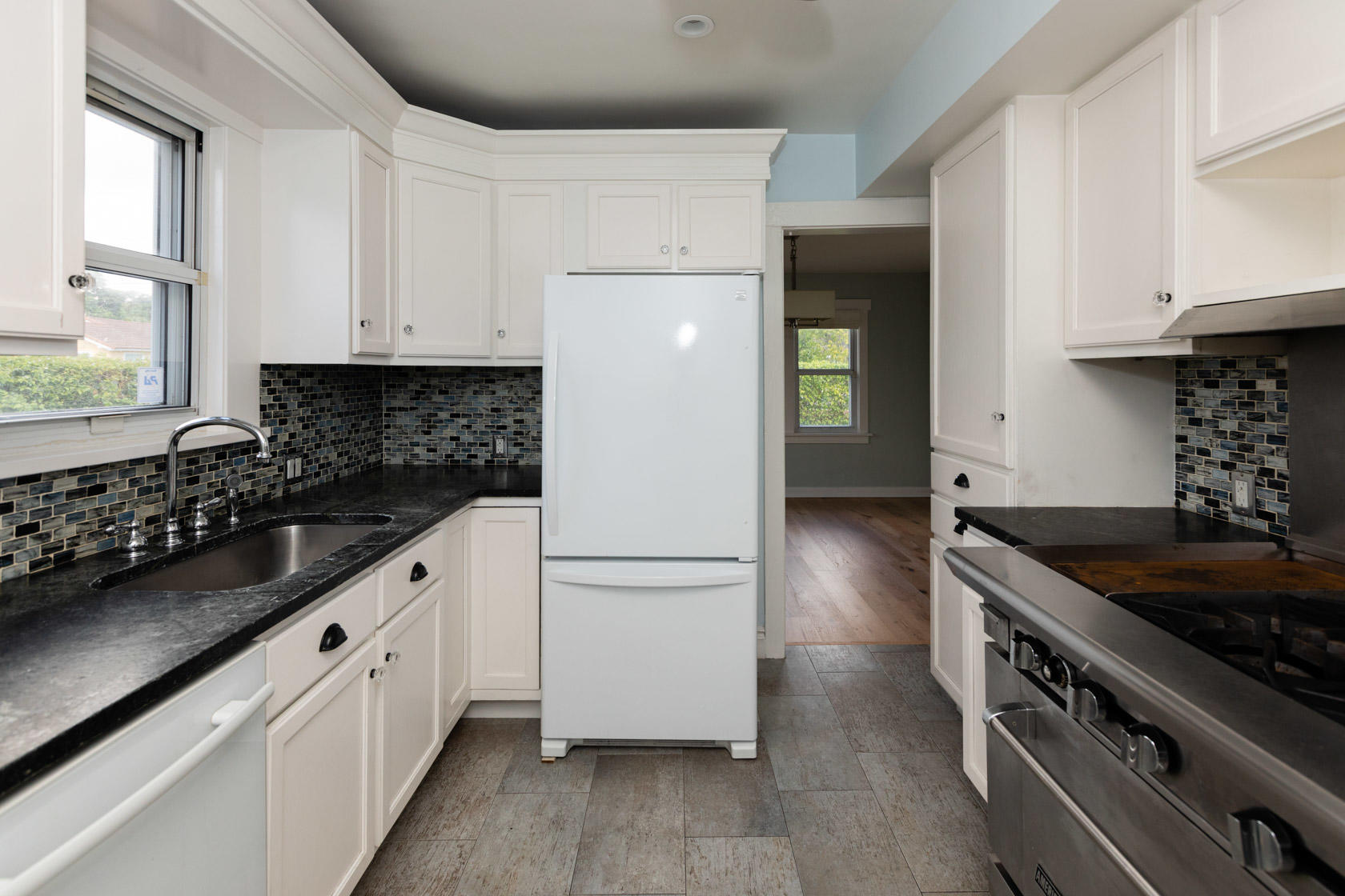 522 Hampton Road West Palm Beach, FL 33405 - Photo 11 of 44 Kitchen 6