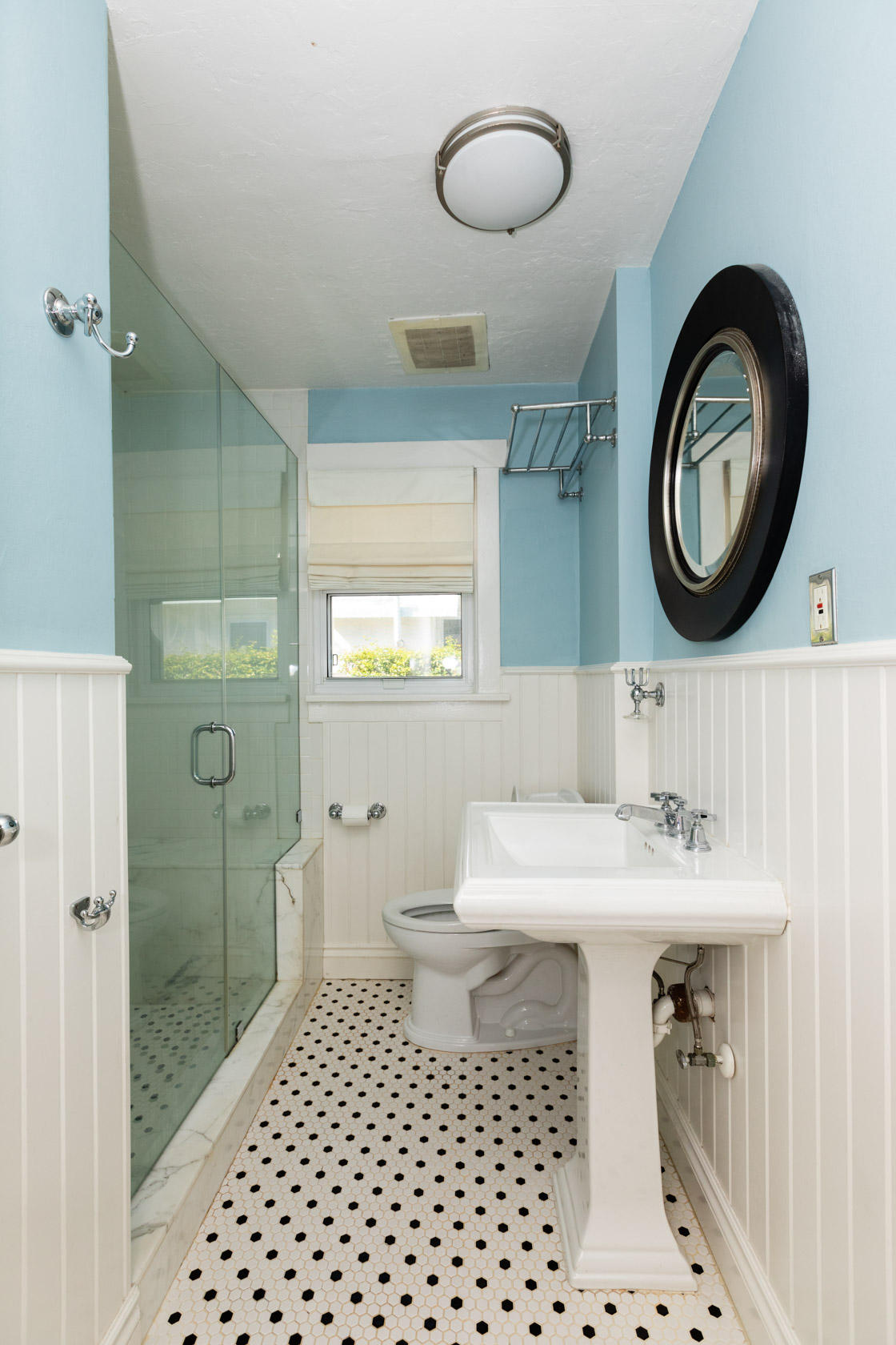 522 Hampton Road West Palm Beach, FL 33405 - Photo 29 of 44 Bathroom 1