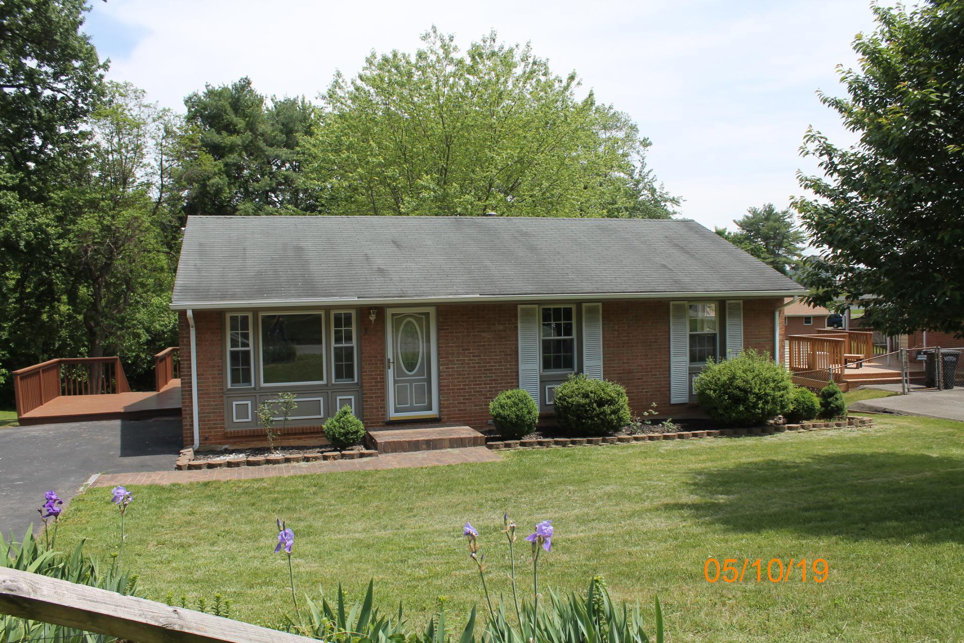 745 Kenyon Road Vinton, VA 24179 - Photo 14 of 52 a view of a house with a yard and plants
