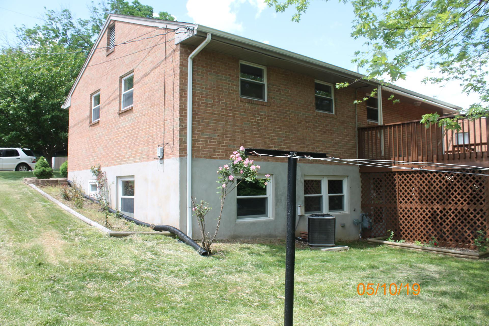 745 Kenyon Road Vinton, VA 24179 - Photo 3 of 52 a view of backyard of house
